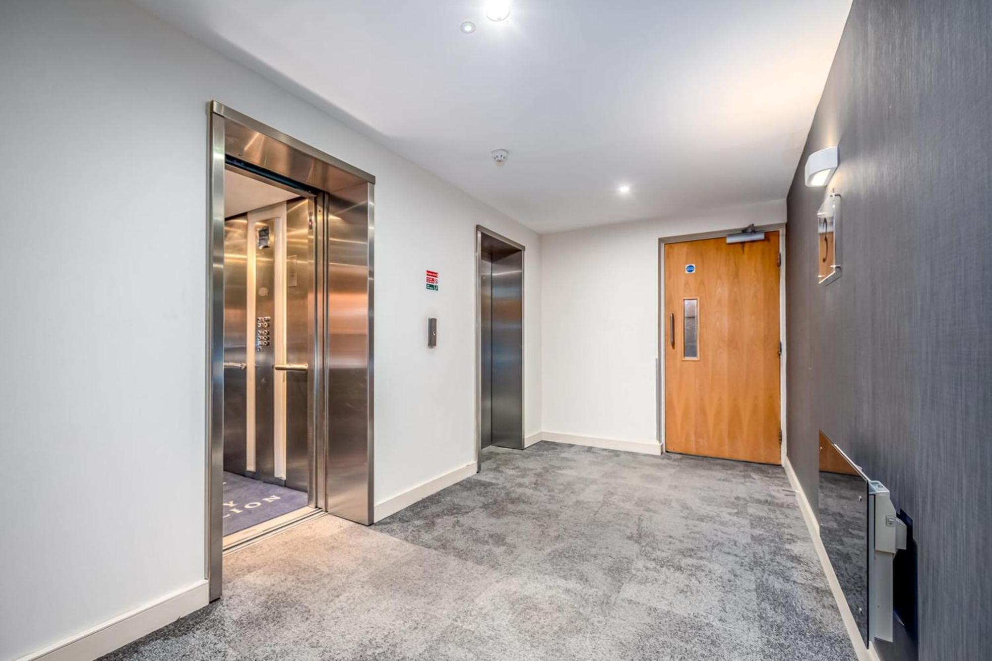 Apartment Modern & Spacious 2 Bedroom In *