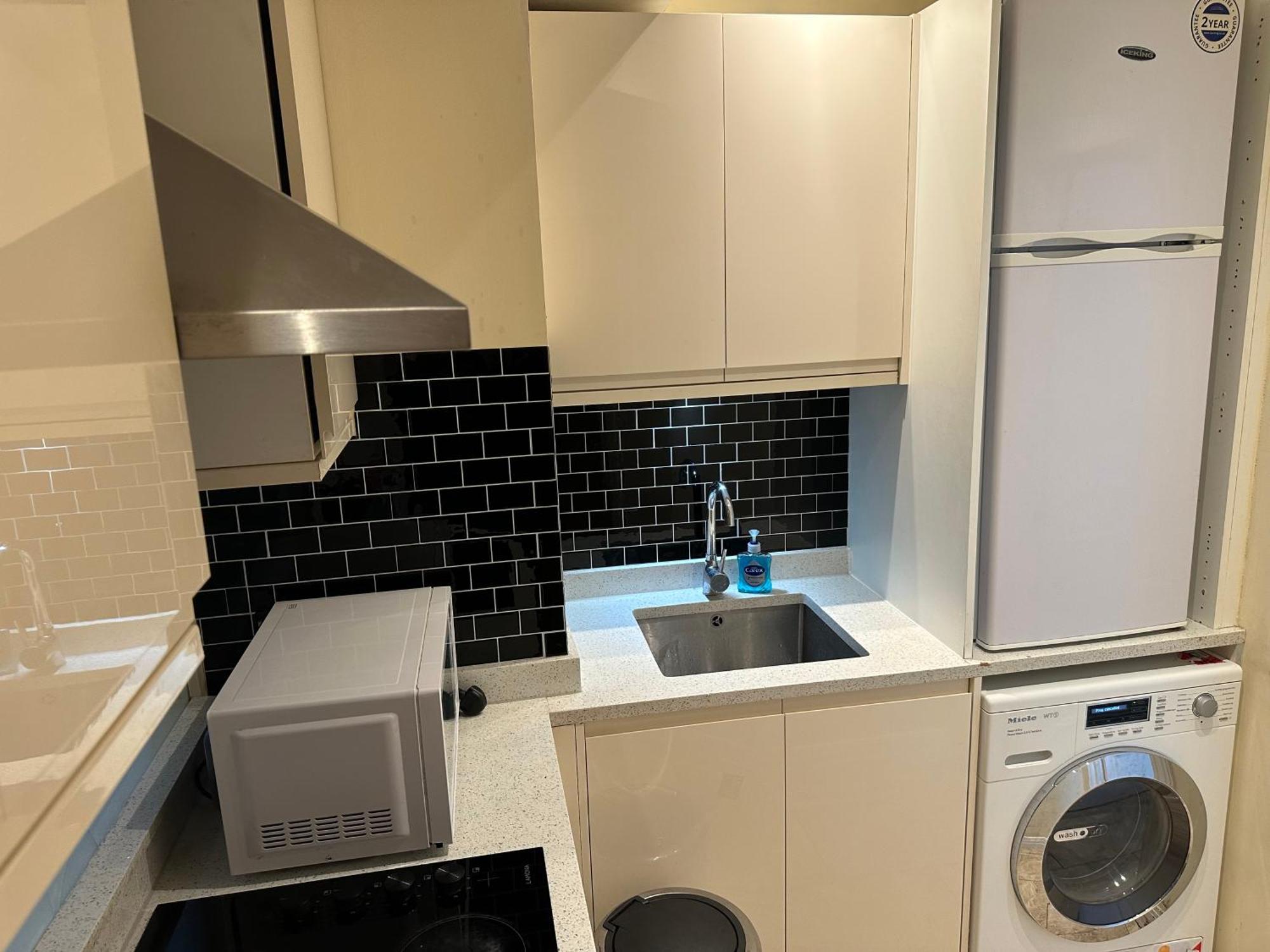 Prime Location - 2 Beds 3 Bath Flat Knightsbridge Apartment