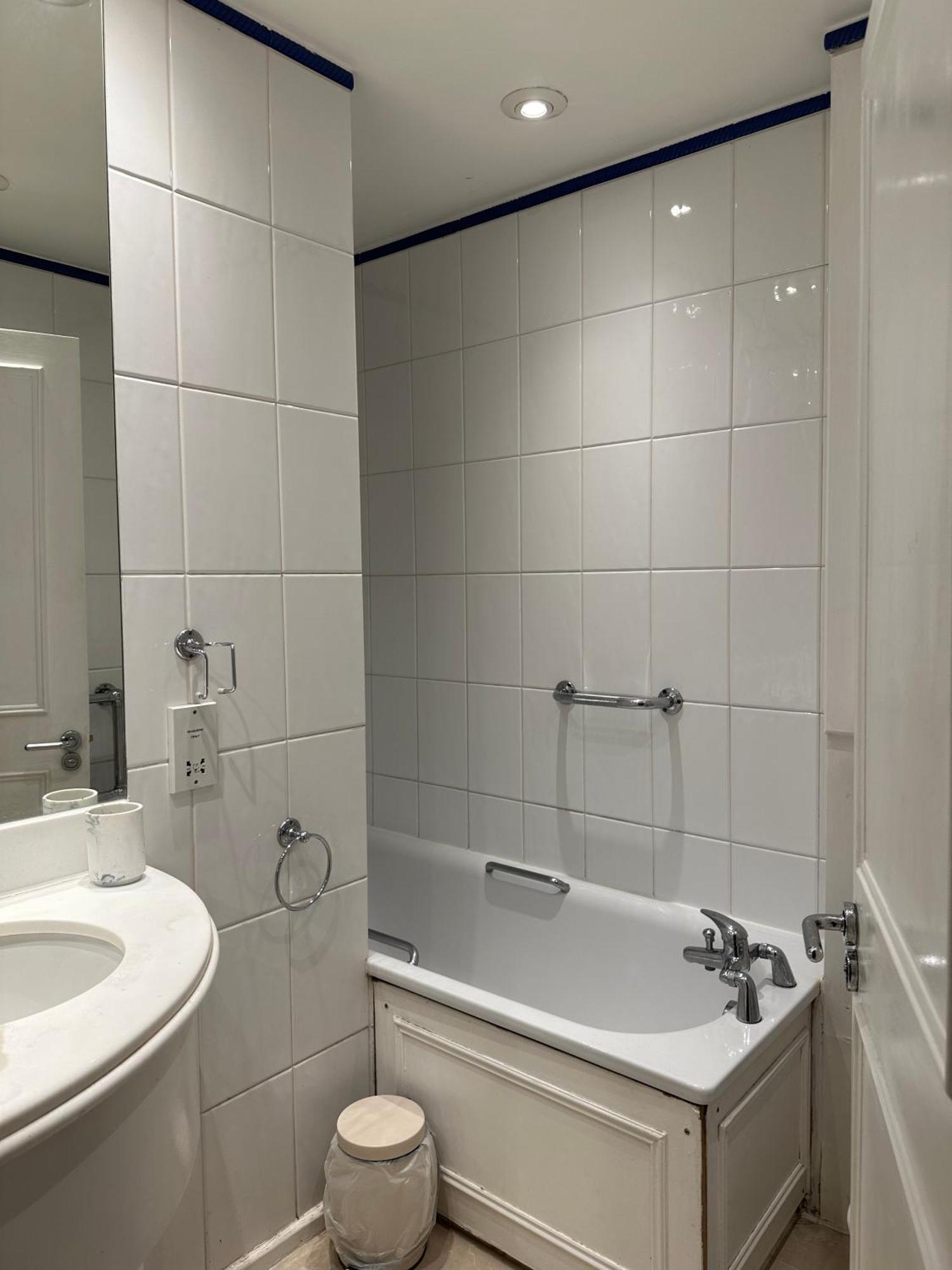 Prime Location - 2 Beds 3 Bath Flat Knightsbridge Apartment *