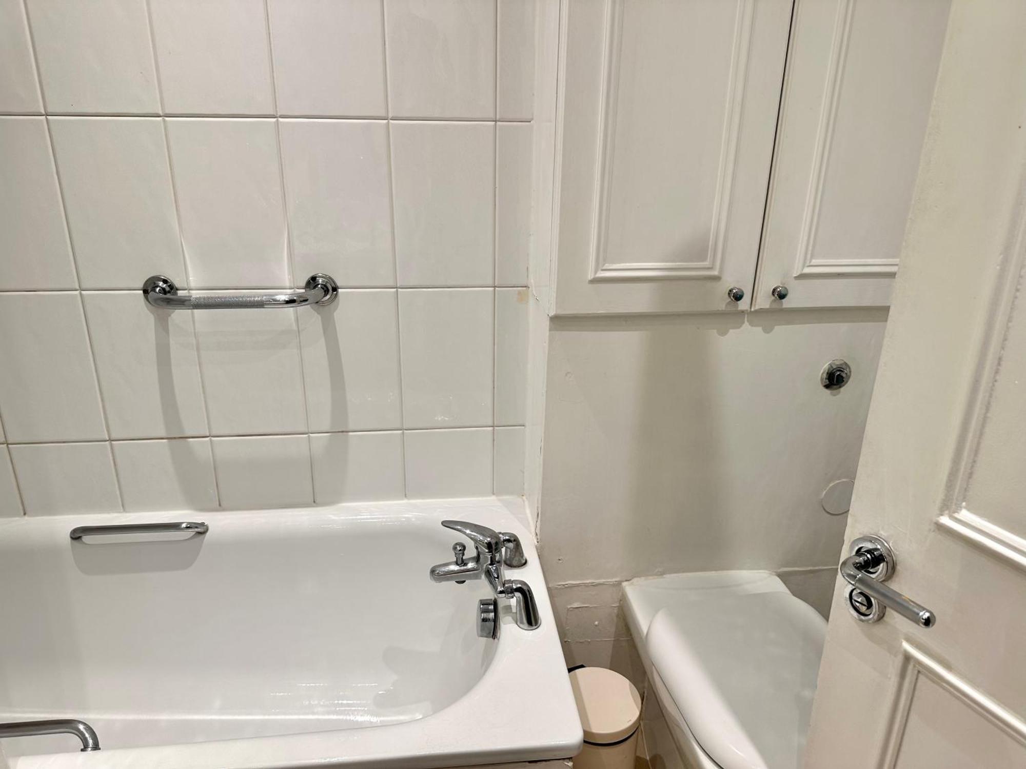 Prime Location - 2 Beds 3 Bath Flat Knightsbridge *