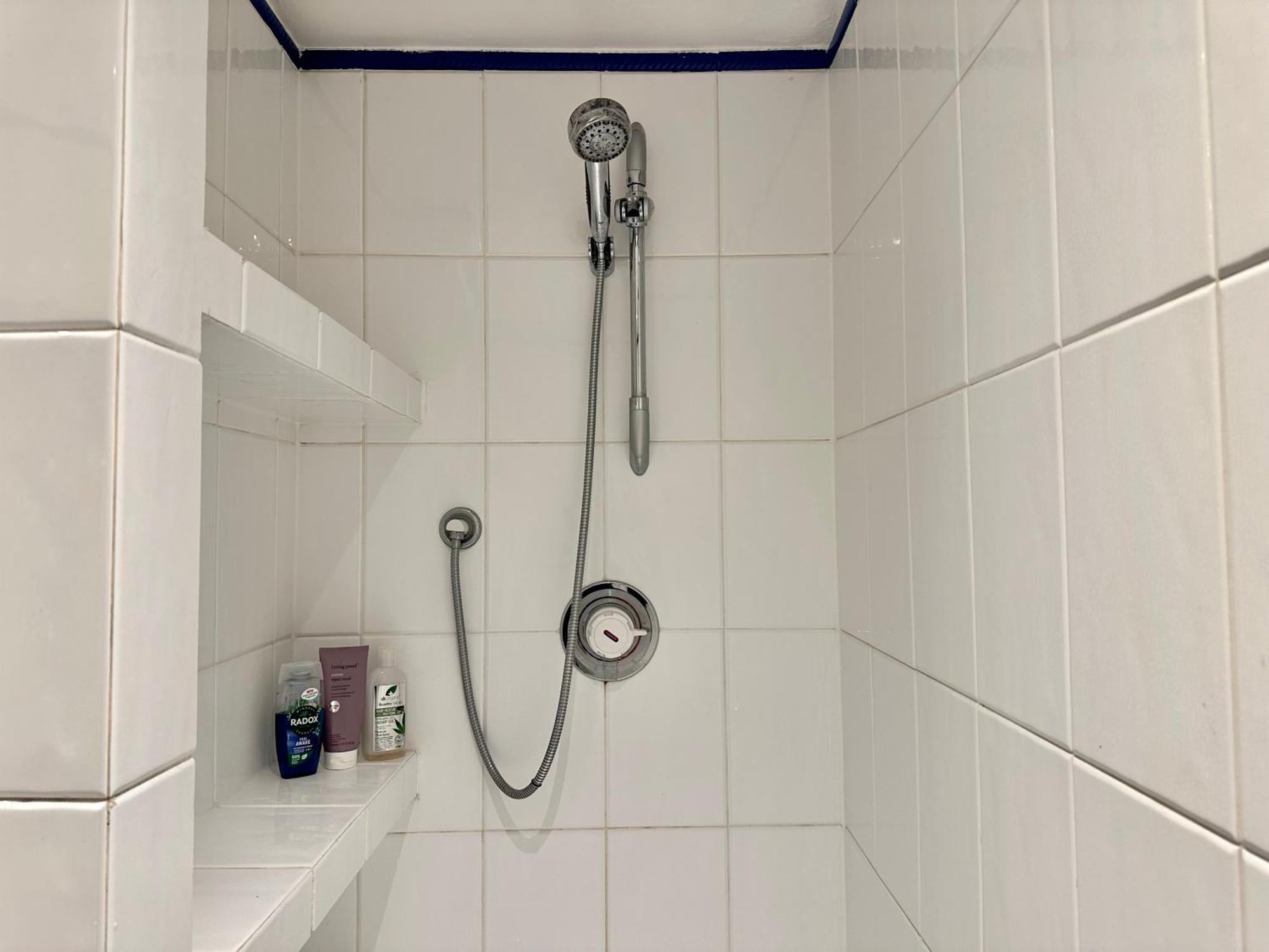 Prime Location - 2 Beds 3 Bath Flat Knightsbridge * London
