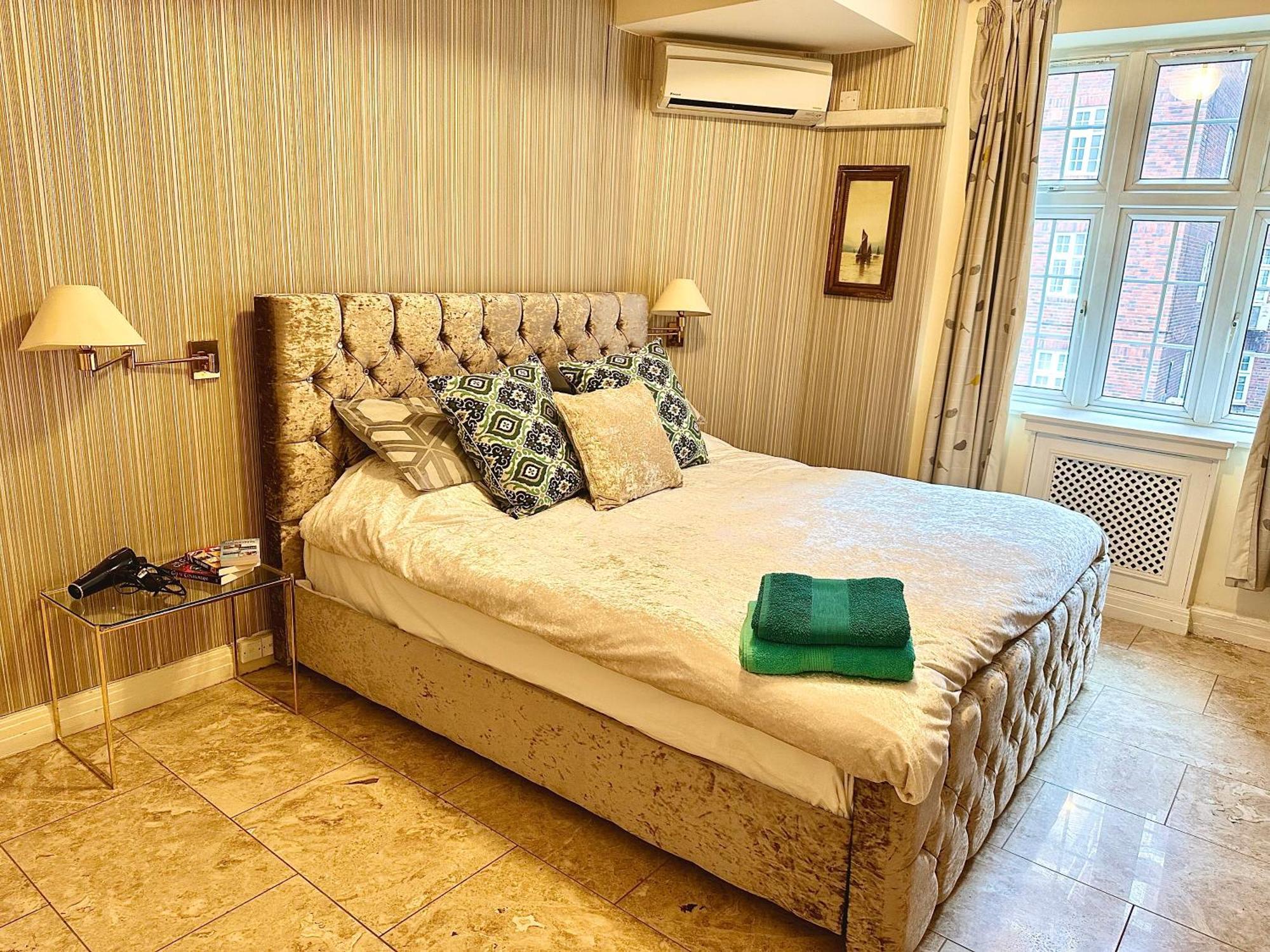 Prime Location - 2 Beds 3 Bath Flat Knightsbridge London