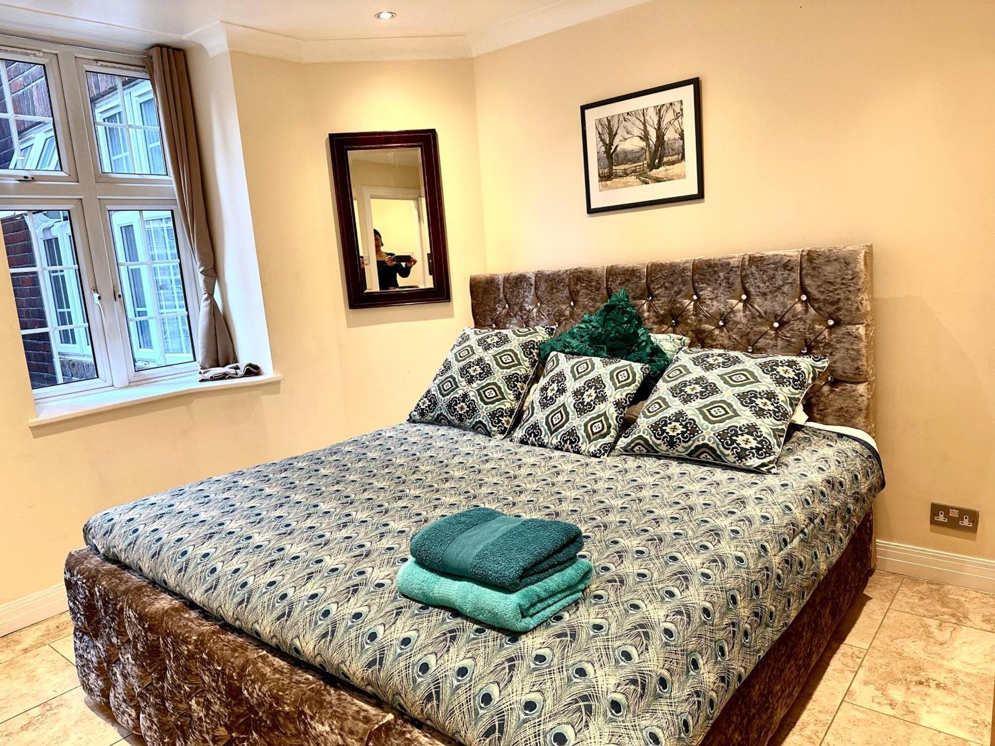 Prime Location - 2 Beds 3 Bath Flat Knightsbridge Apartment *