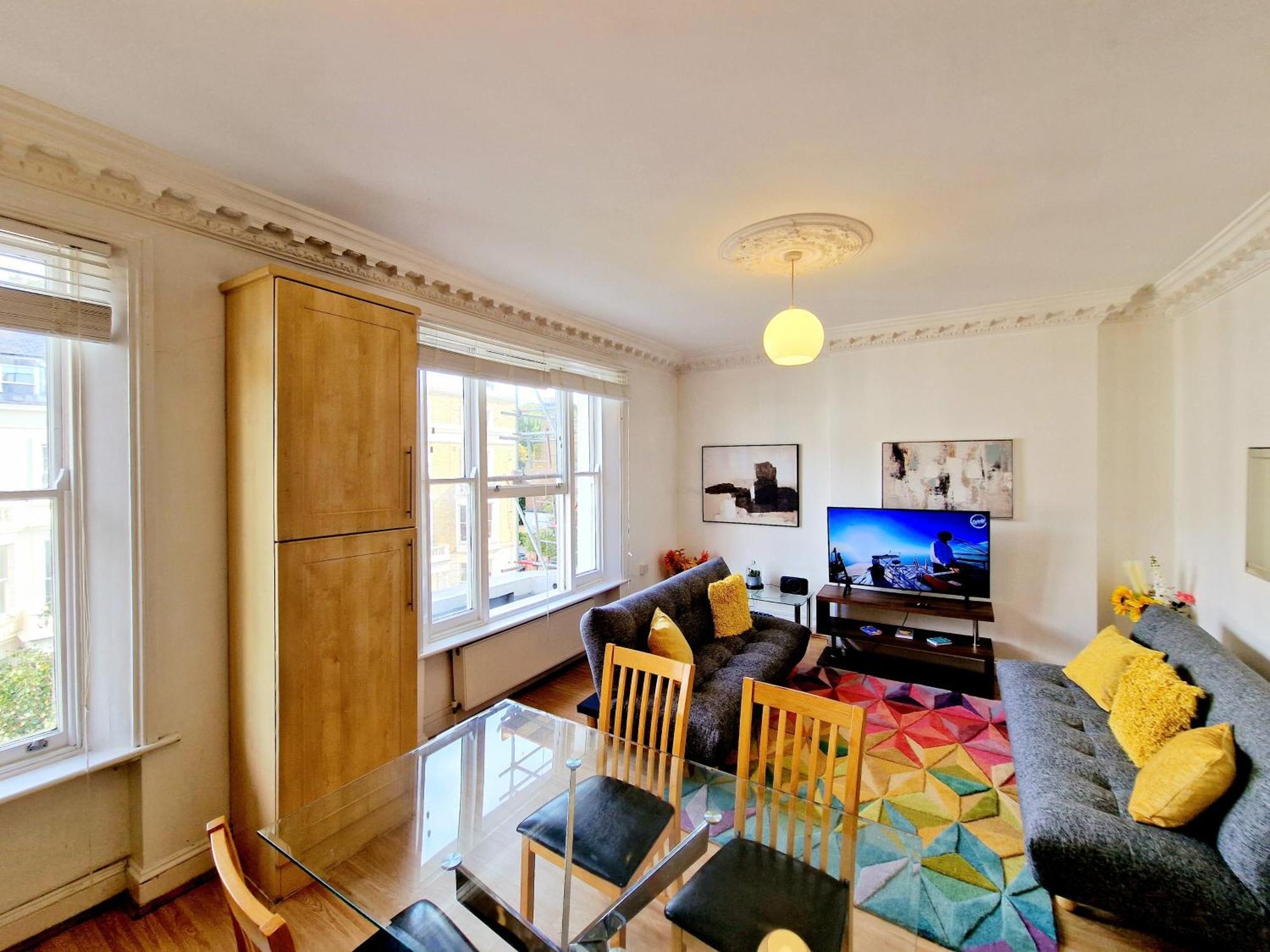 Beautiful Kensington 3 Minutes Walk To Earl's Court Station London