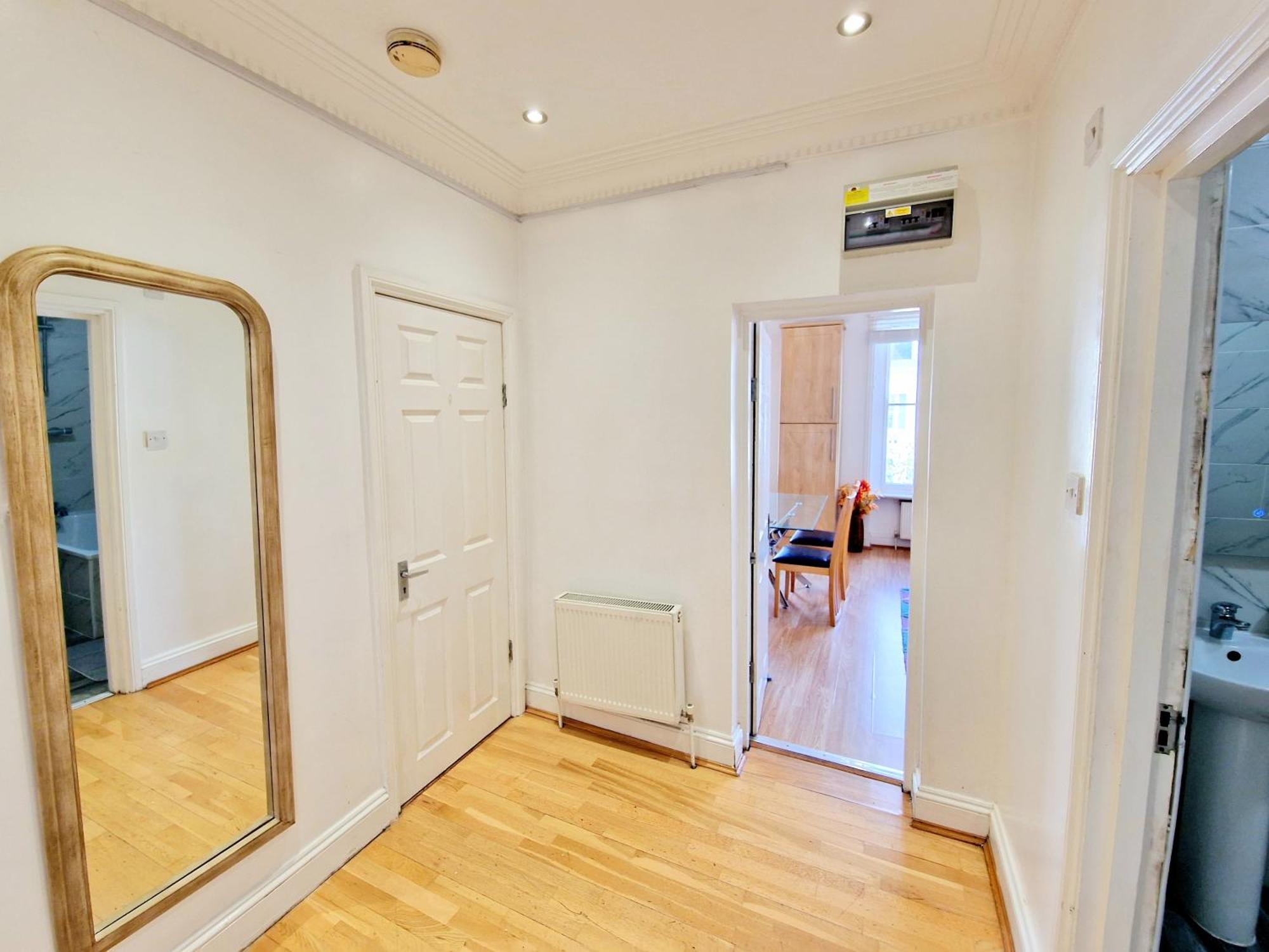 Beautiful Kensington 3 Minutes Walk To Earl's Court Station Apartment