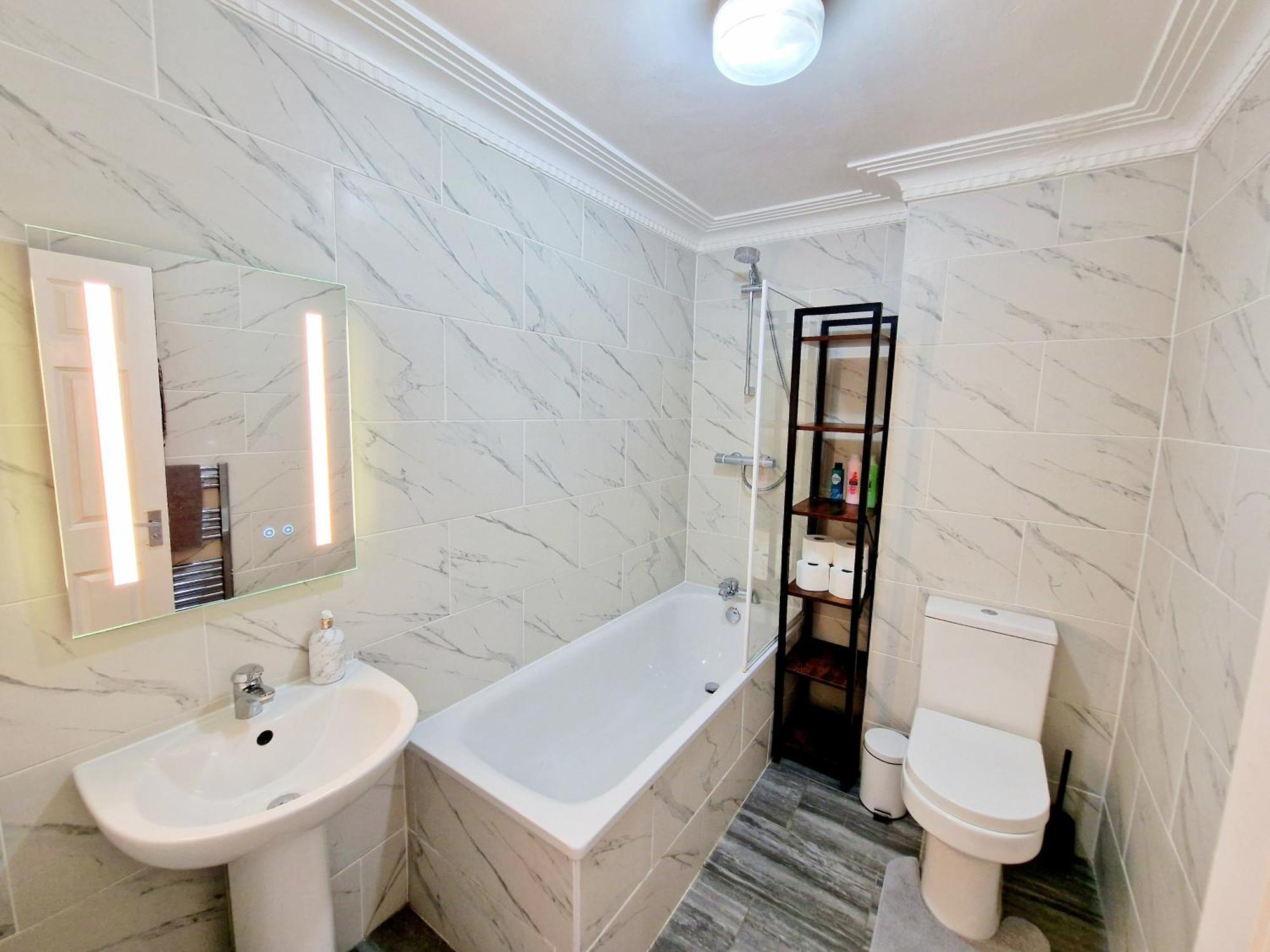 Beautiful Kensington 3 Minutes Walk To Earl's Court Station Apartment London