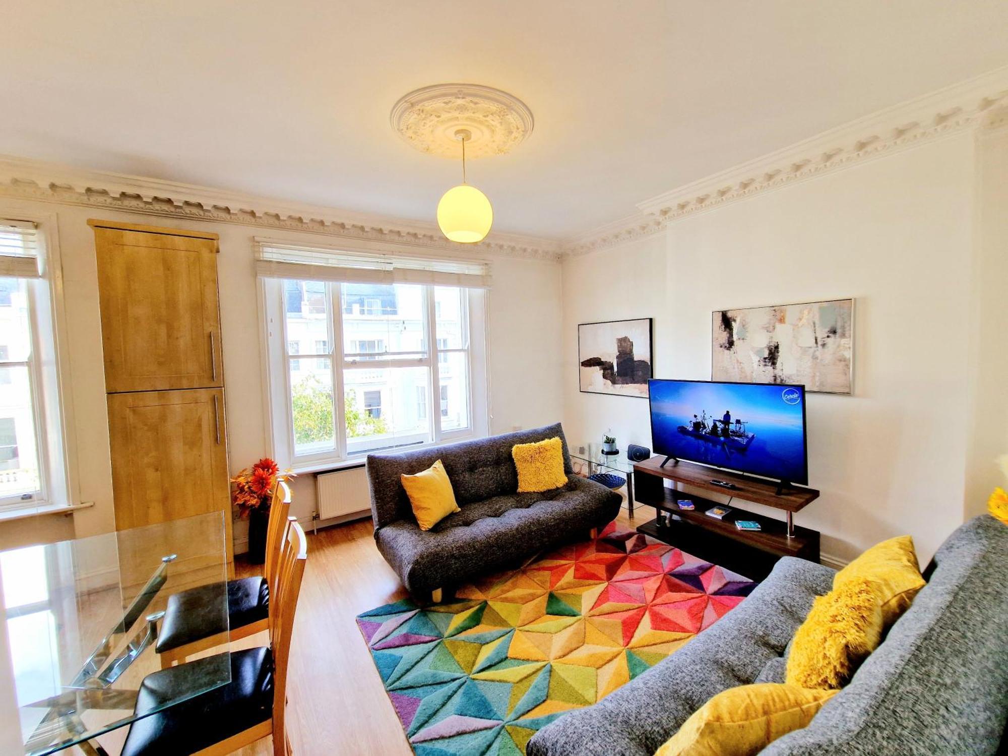 Beautiful Kensington 3 Minutes Walk To Earl's Court Station *