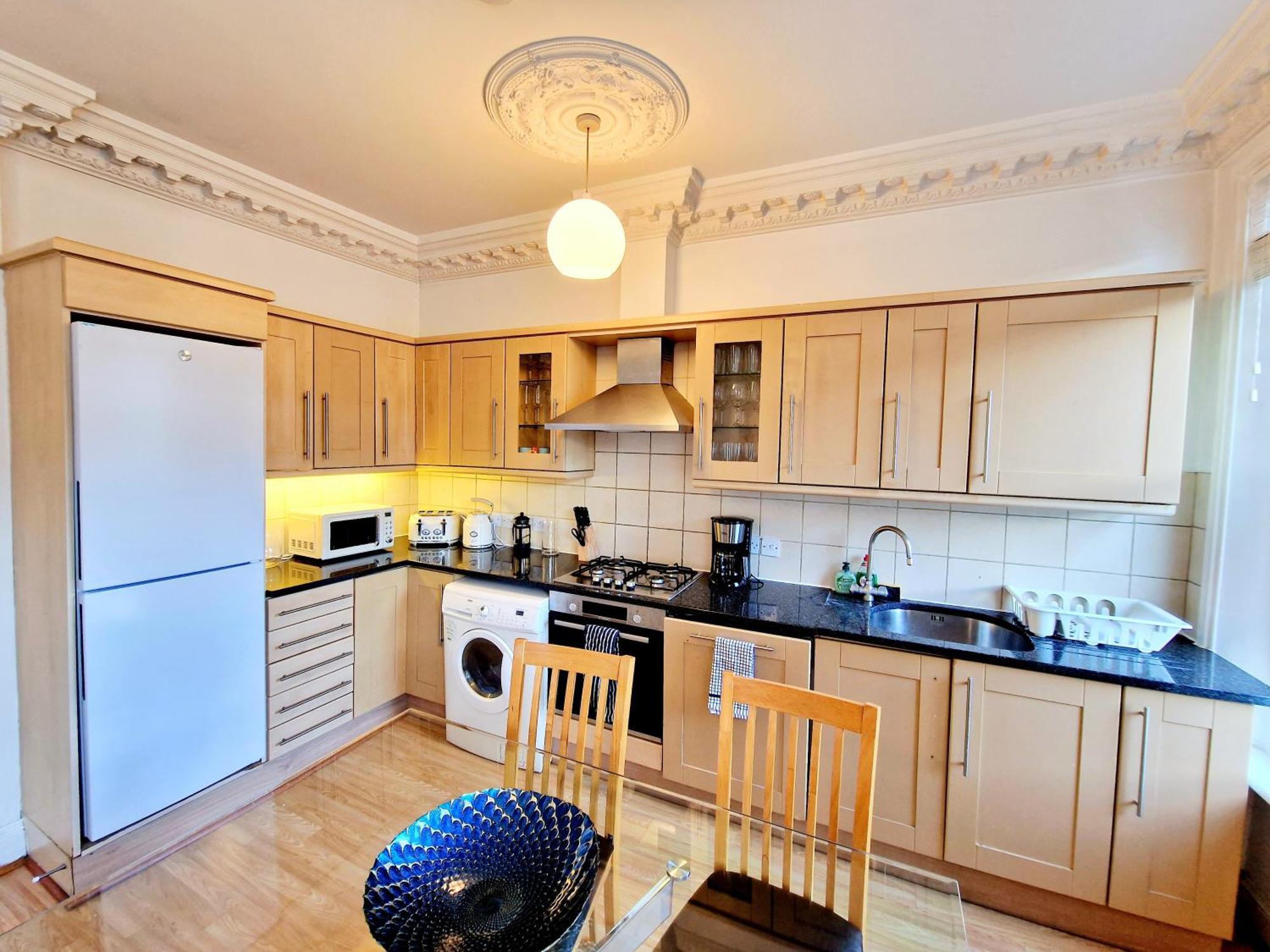 Apartment Beautiful Kensington 3 Minutes Walk To Earl's Court Station London