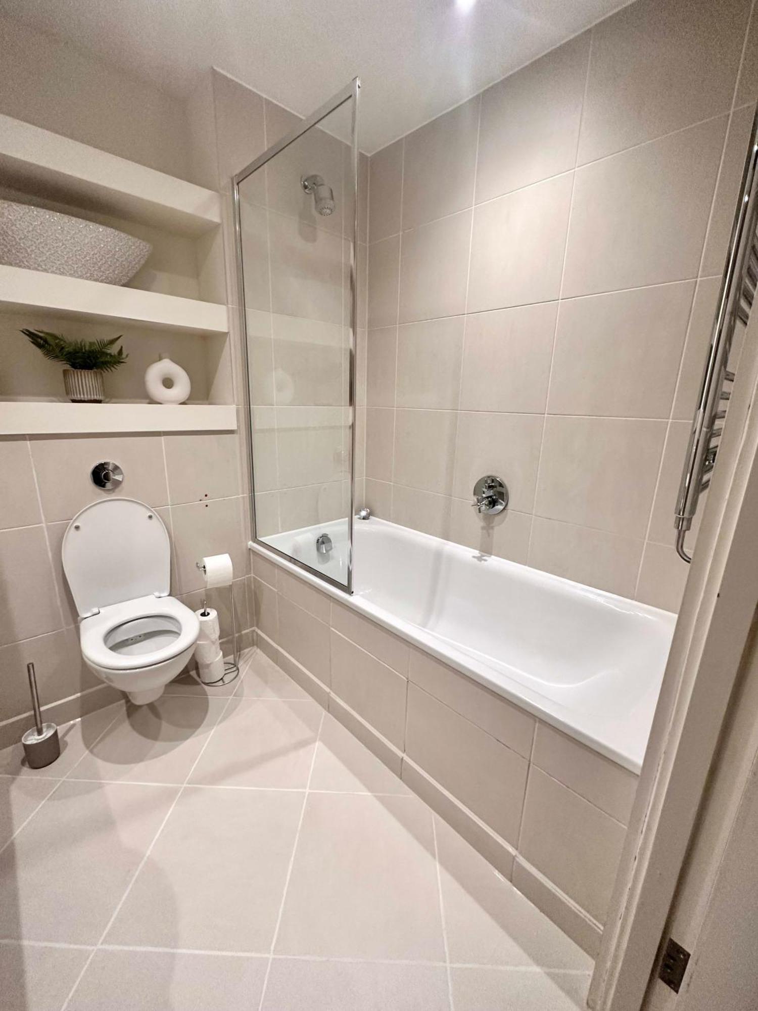 Apartamento New Two Bedroom With Balcony Londres