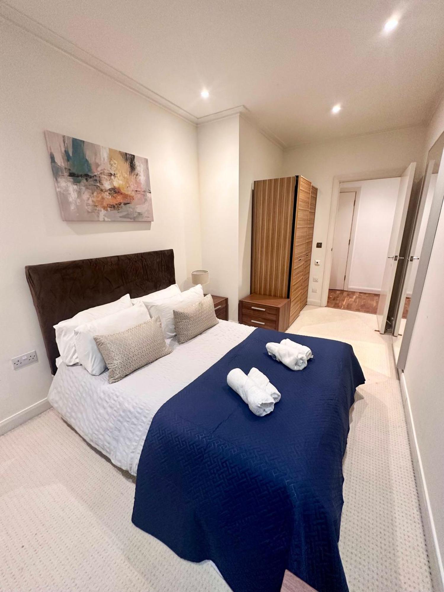 Apartamento New Two Bedroom With Balcony Londres