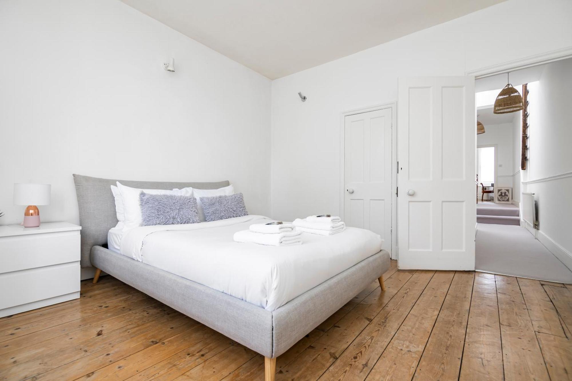 Apartment 4 Bedroom Edwardian Family House Wgarden, Notting Hill
