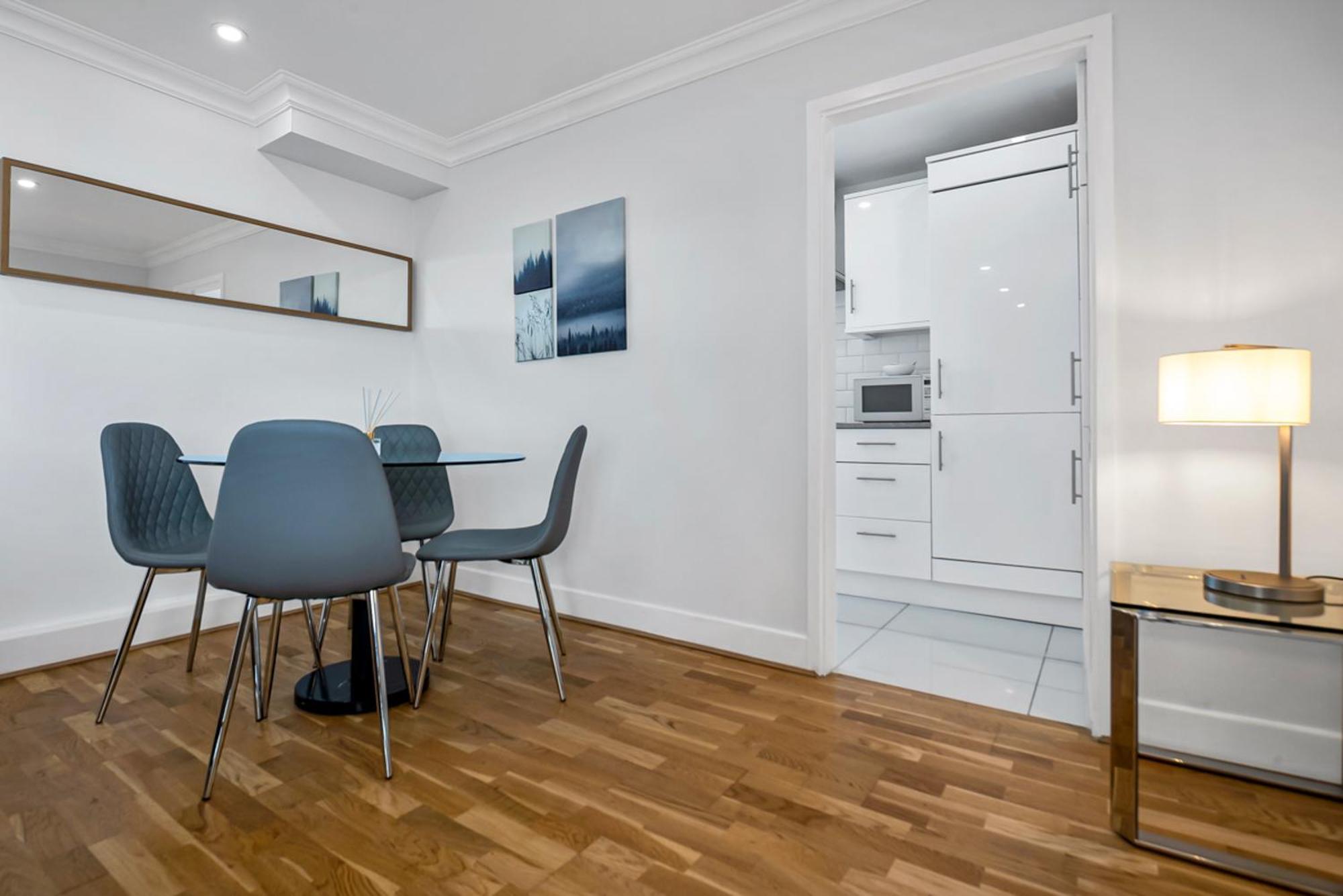 Apartment Stunning Flat On King's Road, Chelsea With Balcony London