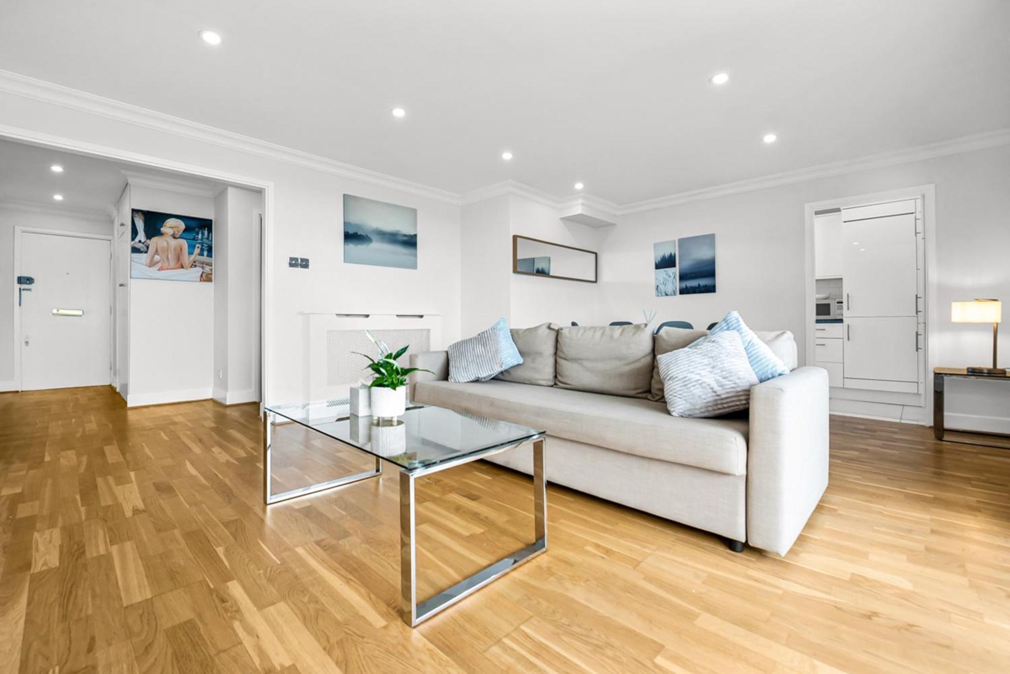 Apartment Stunning Flat On King's Road, Chelsea With Balcony