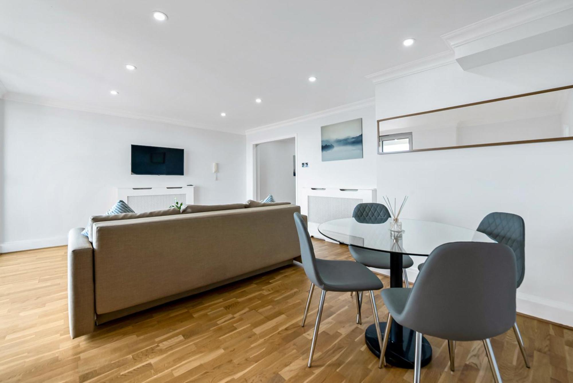 Apartment Stunning Flat On King's Road, Chelsea With Balcony