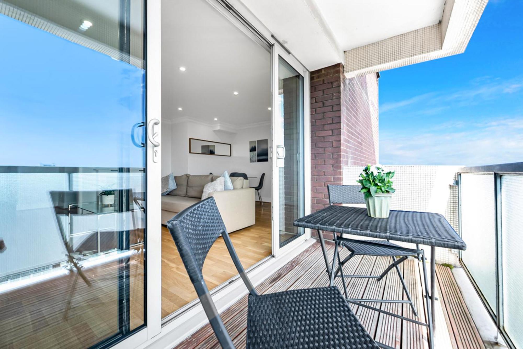 Stunning Flat On King's Road, Chelsea With Balcony Apartment *