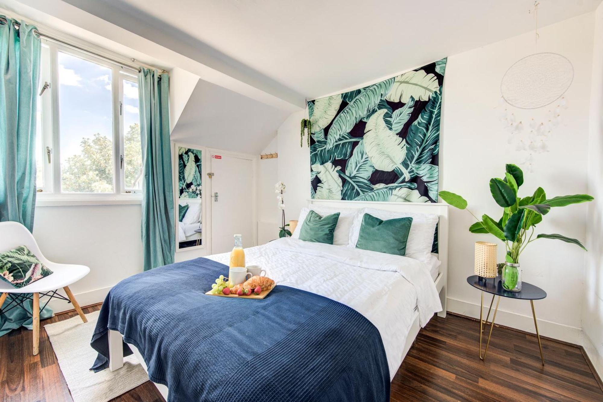 Islington Attic 3 Bedroom Flat Apartment *