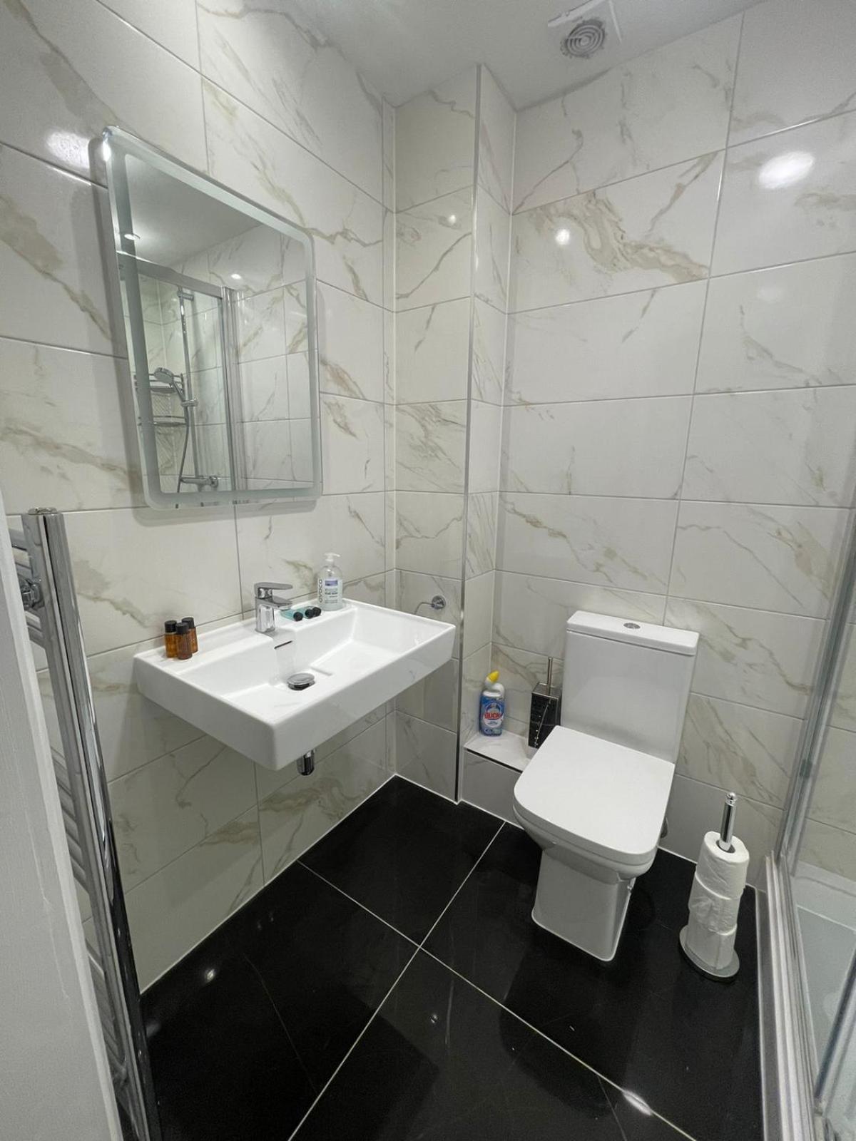 Acacia Hostel *