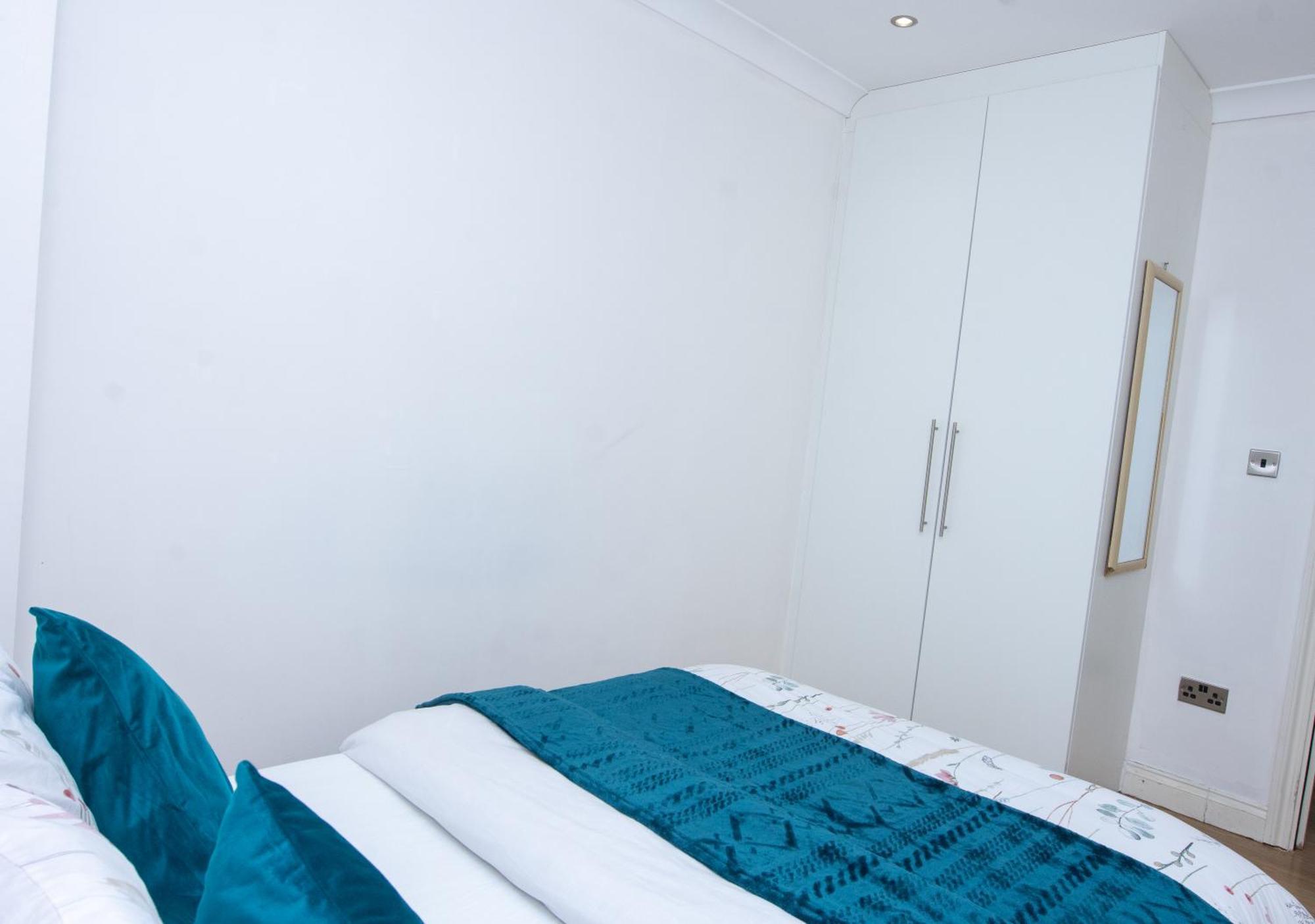 Evergreen Apartments-flat 4, * London