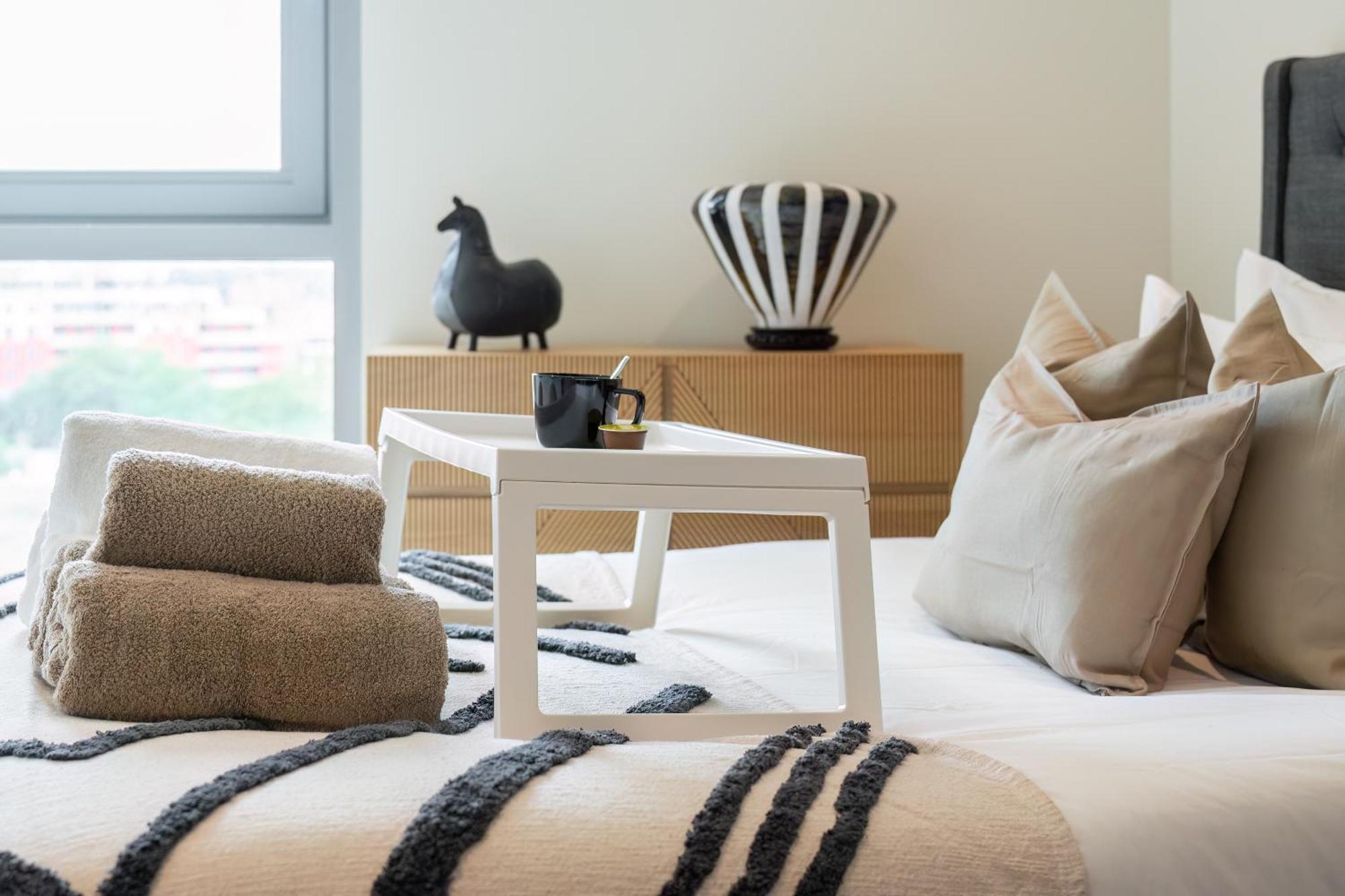 Livestay-stunning With Private Balcony & River Views