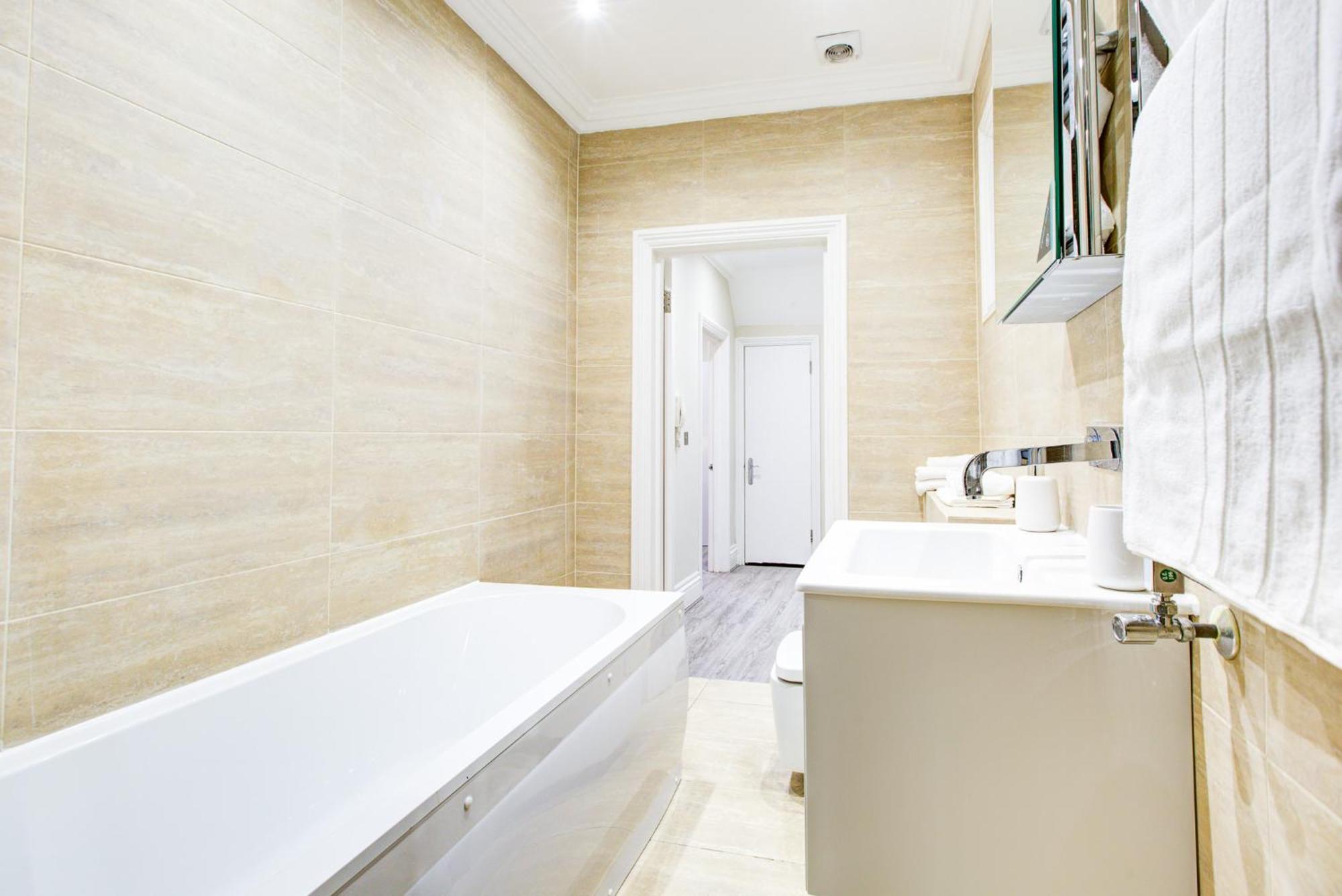 Hybrid Resi - London, Battersea Near Power Station London