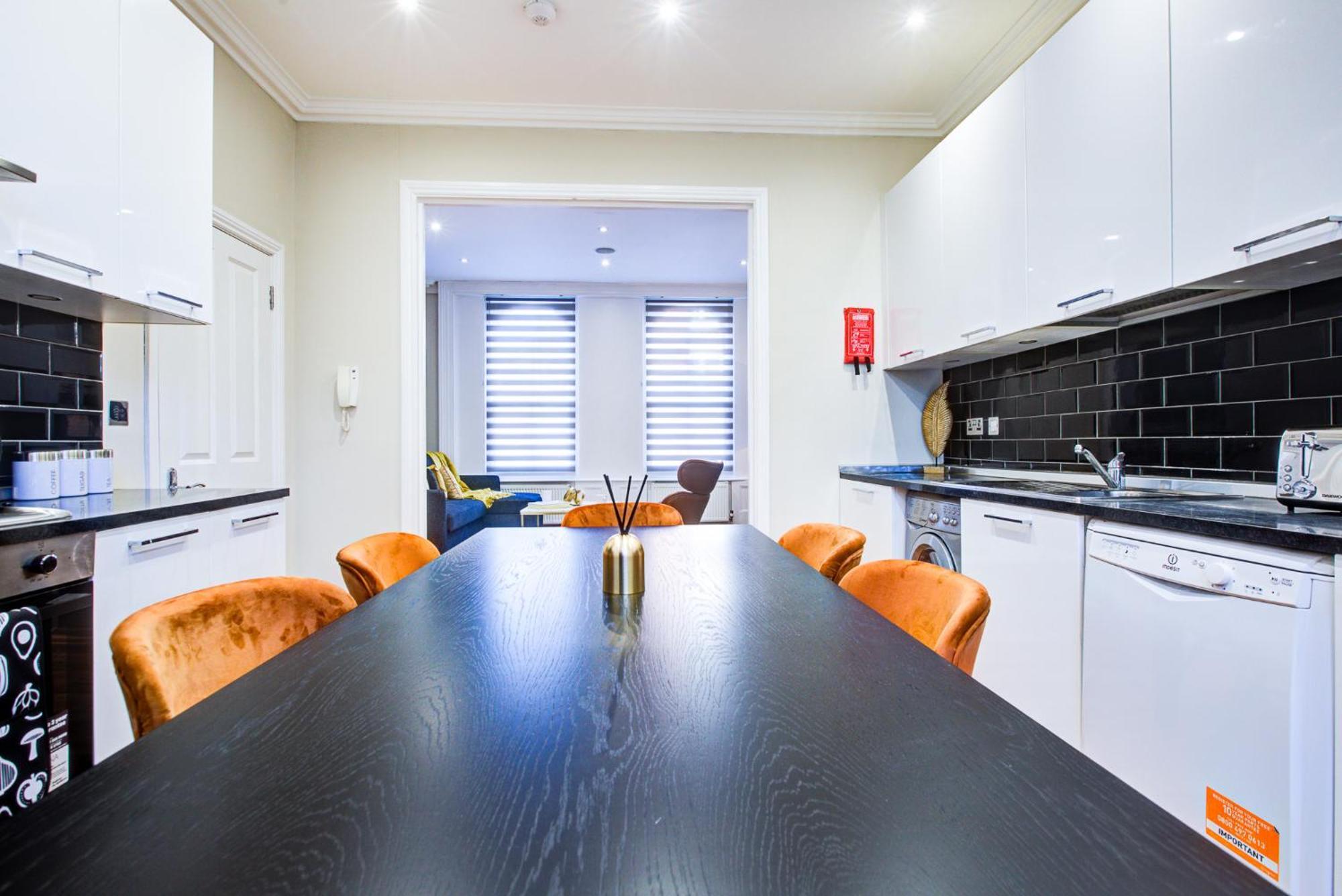 Hybrid Resi - London, Battersea Near Power Station Apartment