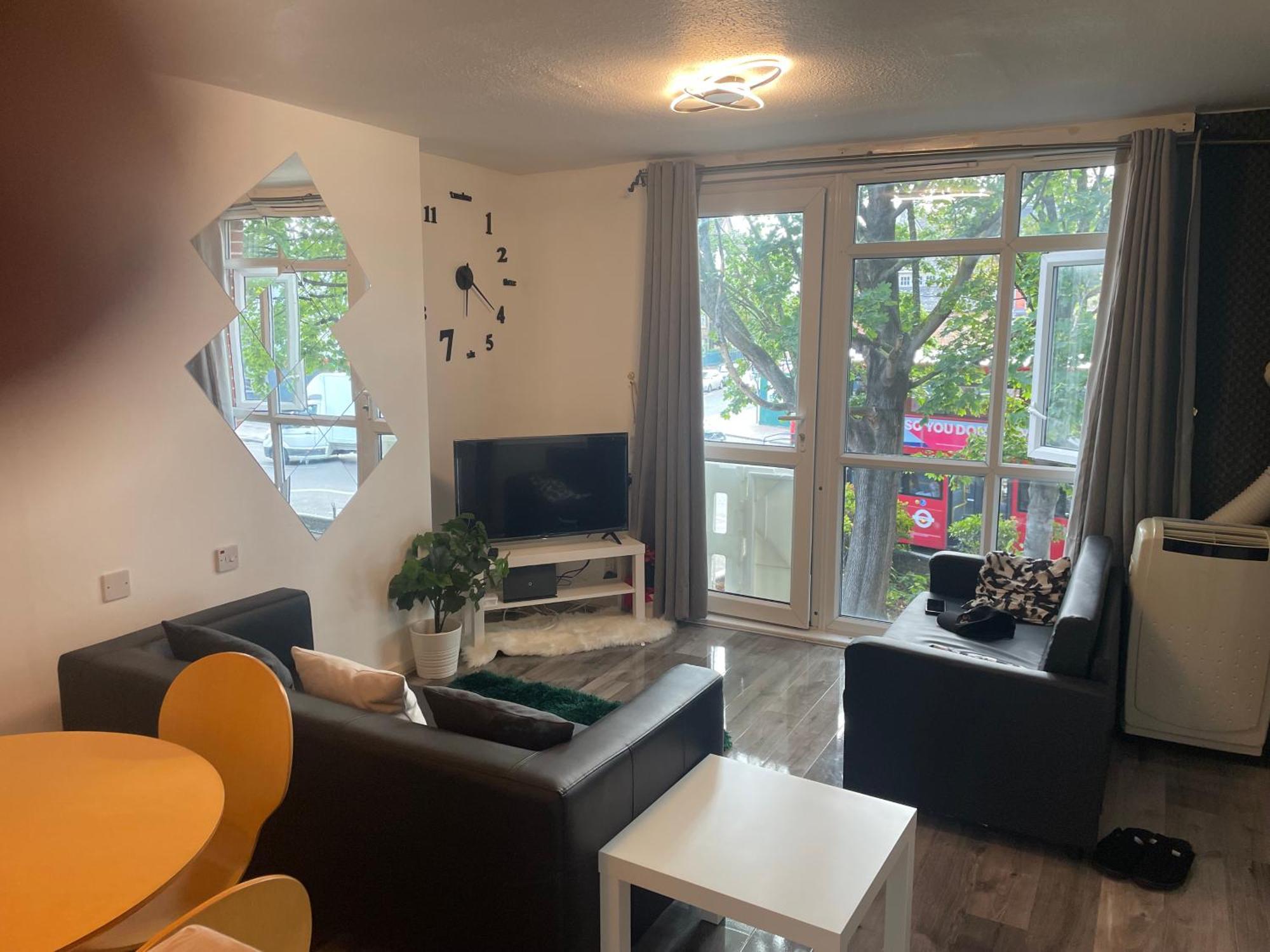 Two Bedroom Flat In Greenwich Near The 02 Apartment