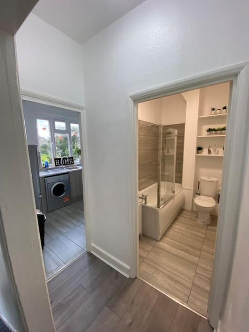 2 Bedroom Flat In Apartment