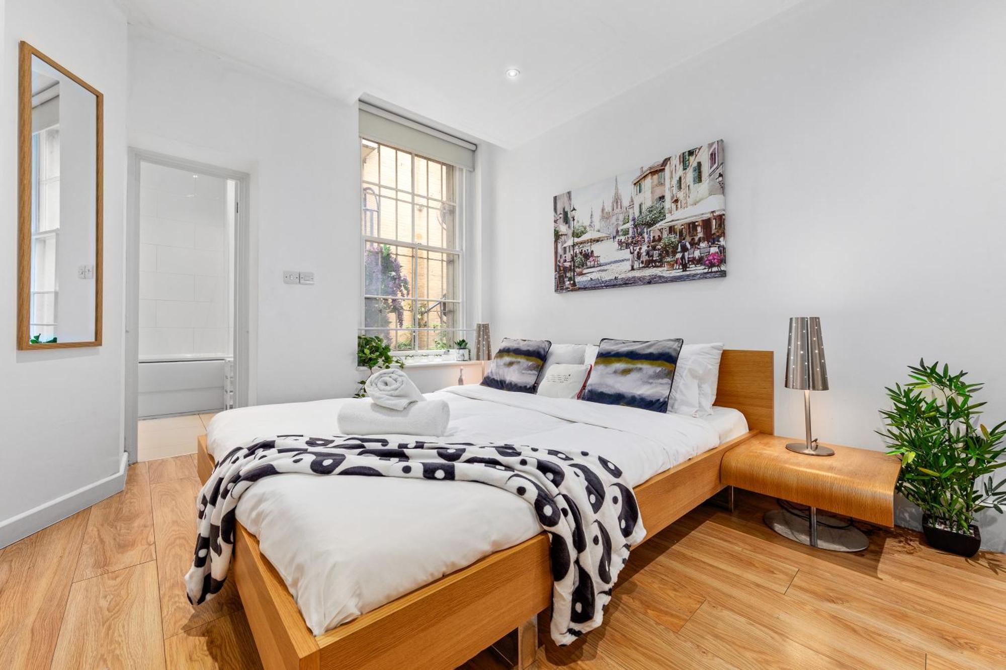 3-bedroom Flat In Sleeps 14 Hy1 Apartment *