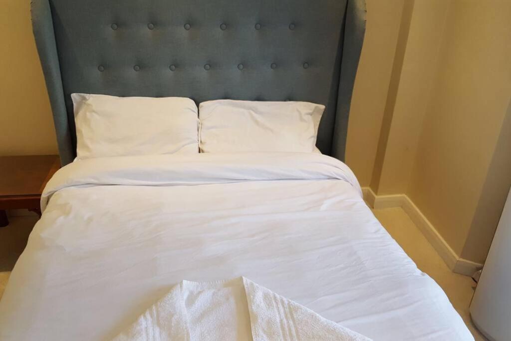 Stunning 3 Bedroom In Apartment London