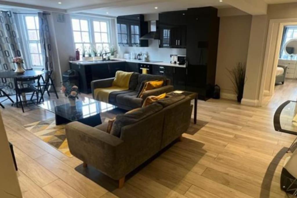 Apartment Stunning 3 Bedroom In London
