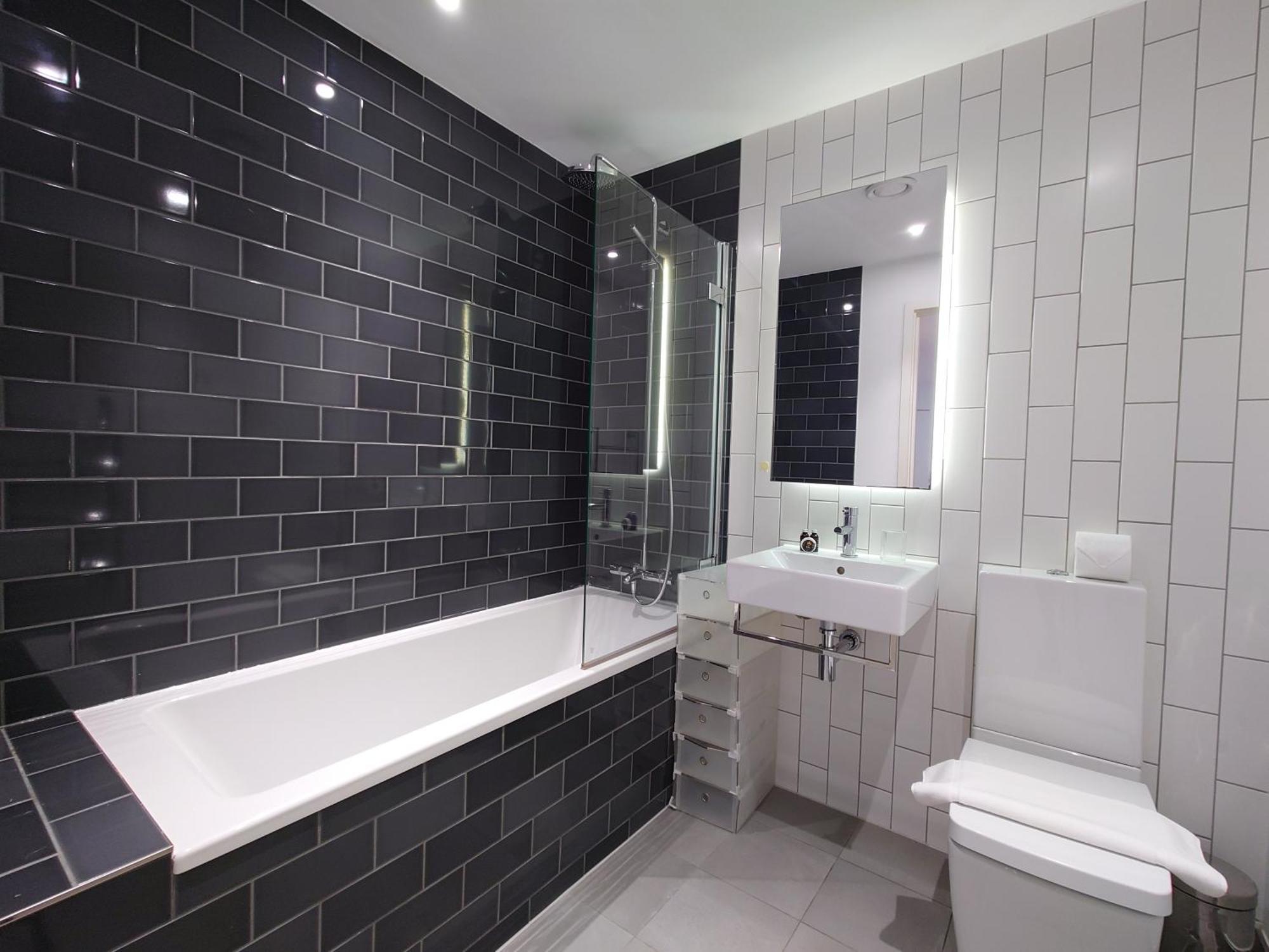 Fully Serviced One Bed In Royal Wharf London