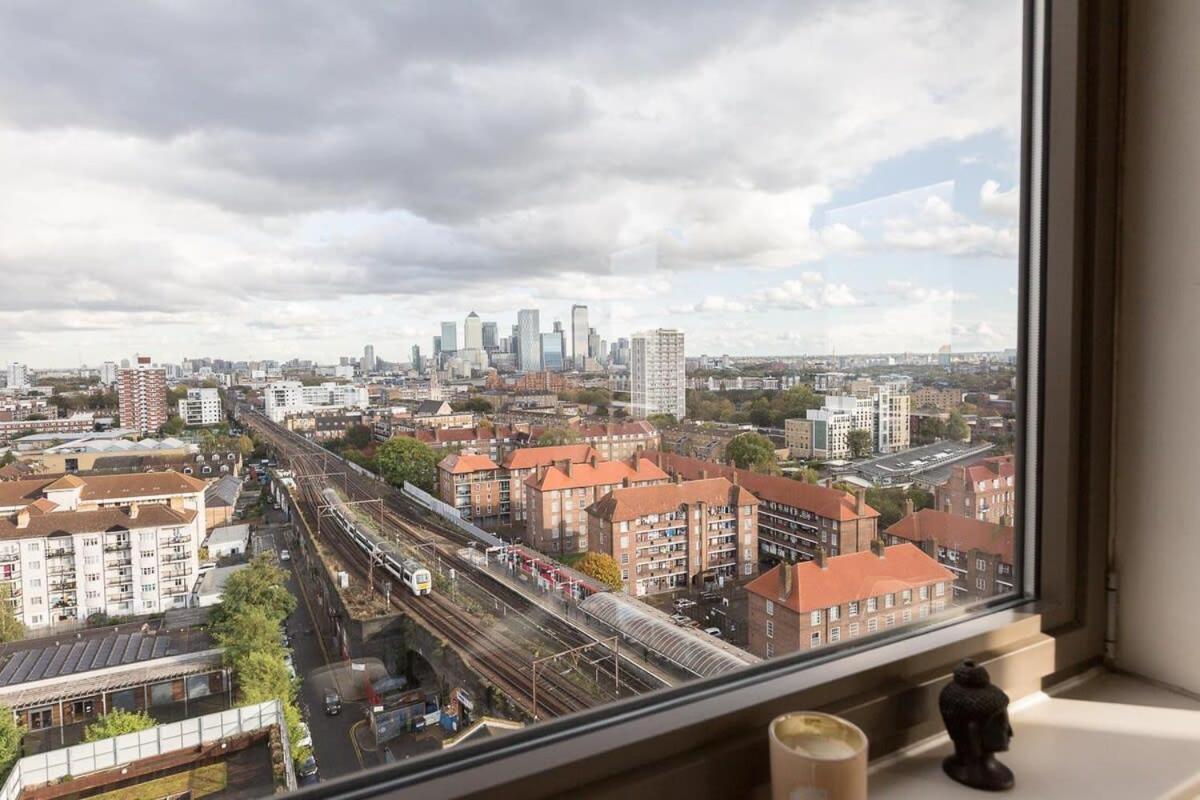 2 Bedroom East With Amazing Views * London