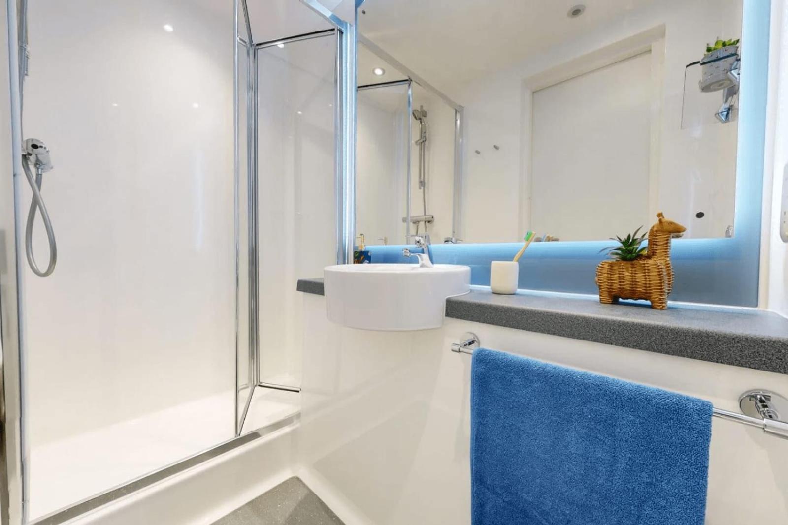 Apartment Private Bedrooms With Shared Kitchen, And At Canvas Wembley In *