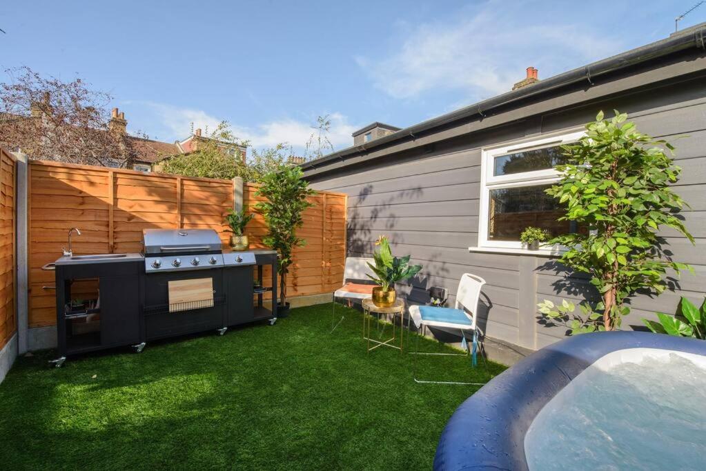 Luxury Versace 2 Bed, Hot Tub, Pool Table, Sky Tv *