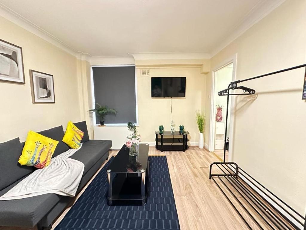 Hyde Park Studio Apartment
