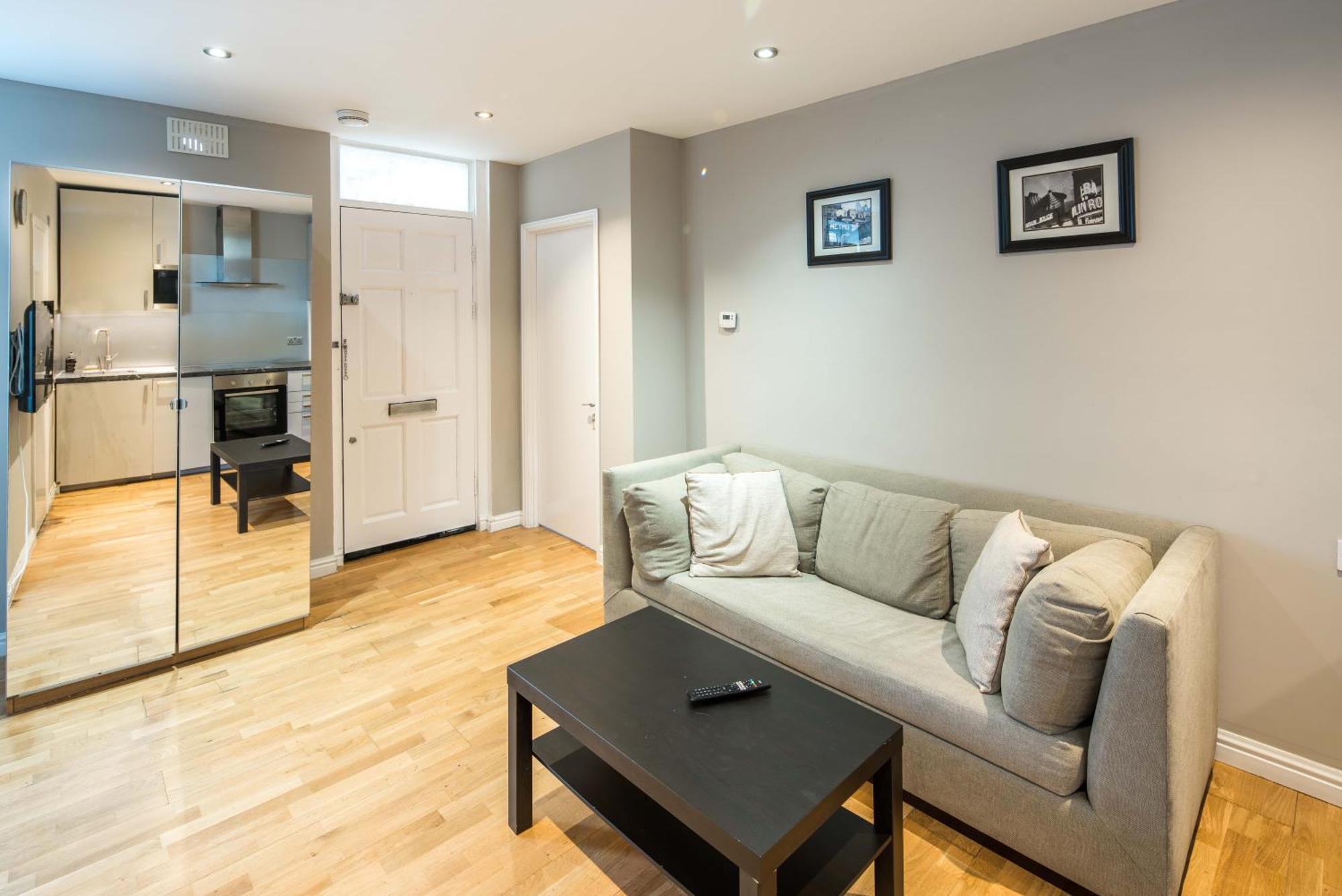 Cosy 2-beds, Shepherd Bush *