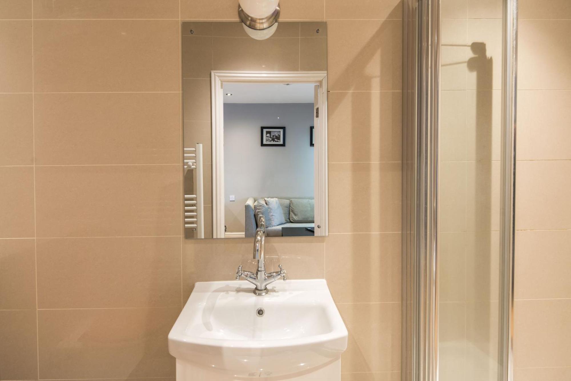 Cosy 2-beds, Shepherd Bush