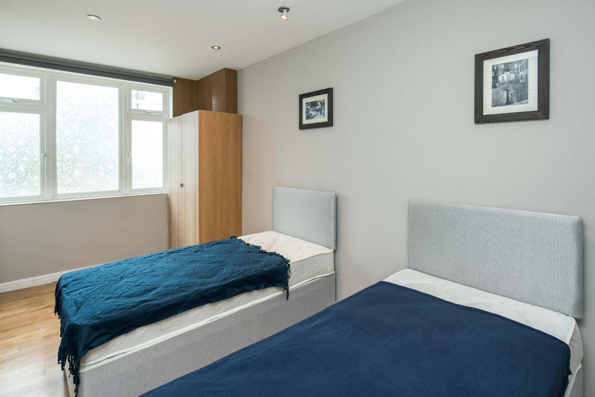 Cosy 2-beds, Shepherd Bush Apartment