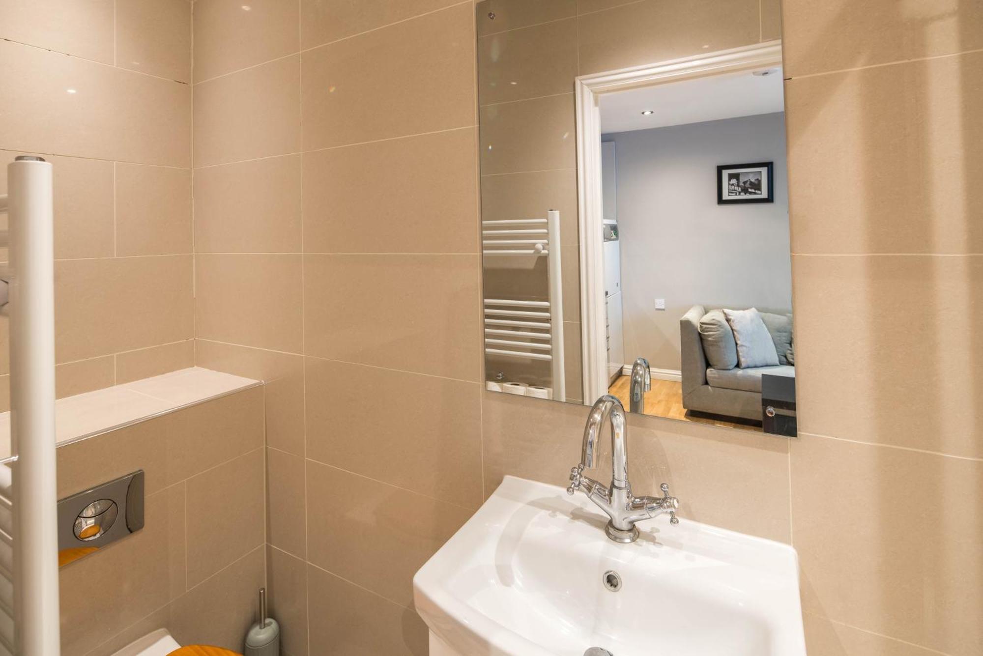 Apartment Cosy 2-beds, Shepherd Bush London
