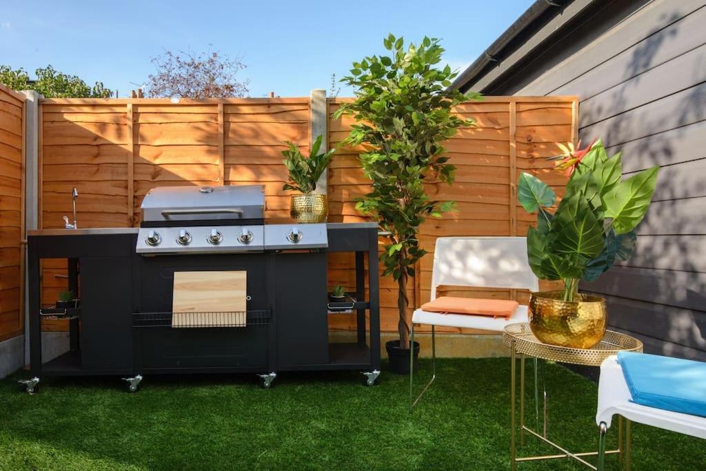Luxury Versace 2 Bed, Hot Tub, Pool Table, Sky Tv *