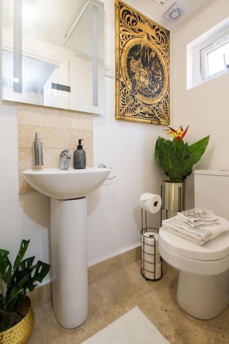 Luxury Versace 2 Bed, Hot Tub, Pool Table, Sky Tv