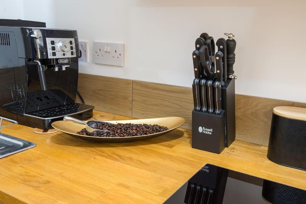 Apartment Luxury Versace 2 Bed, Hot Tub, Pool Table, Sky Tv