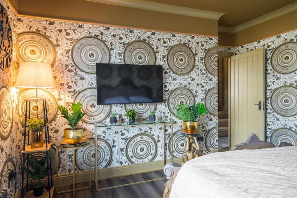 Apartment Luxury Versace 2 Bed, Hot Tub, Pool Table, Sky Tv *