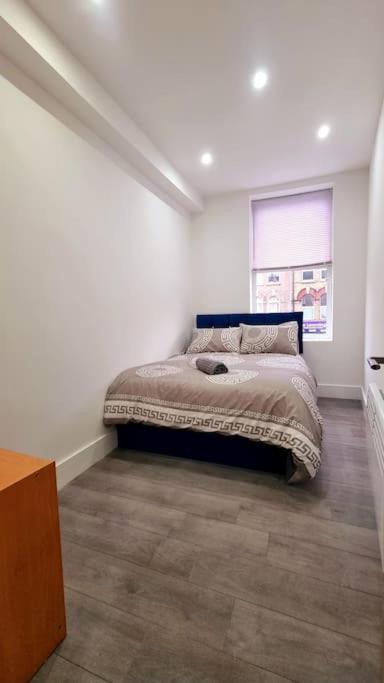 2 Bed Cosy Flat Close To Bus & Tube Station * Londres