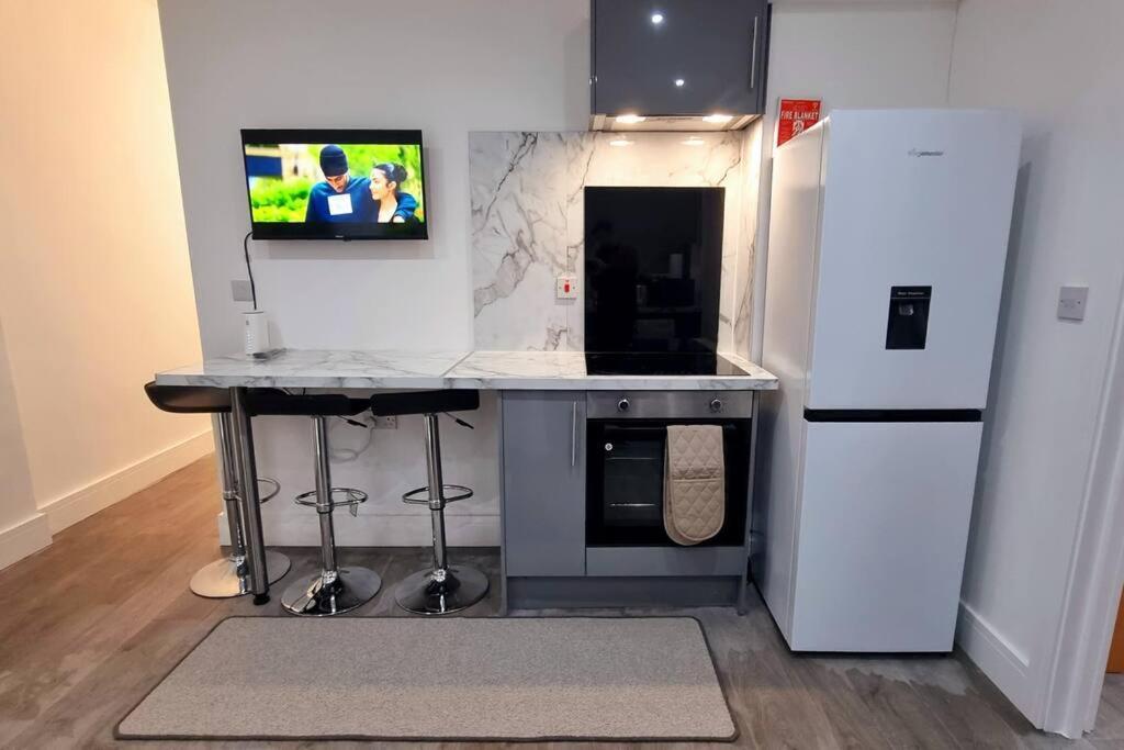 Apartamento 2 Bed Cosy Flat Close To Bus & Tube Station