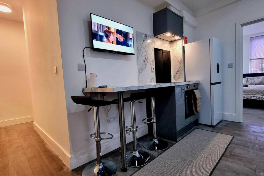 2 Bed Cosy Flat Close To Bus & Tube Station Apartamento *