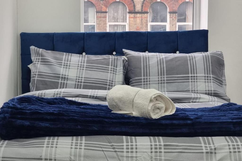 2 Bed Cosy Flat Close To Bus & Tube Station * Londres