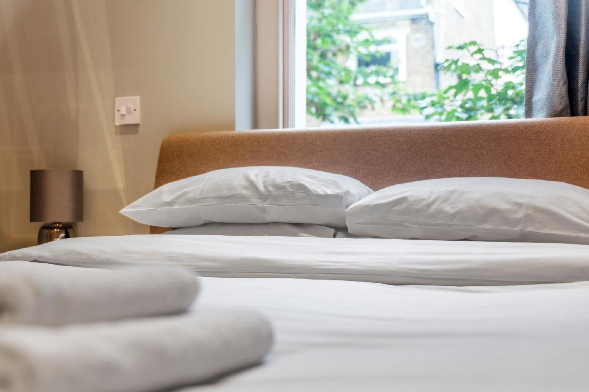 Bright & Modern 1bdr Flat Near Lakeside Road Apartamento Londres