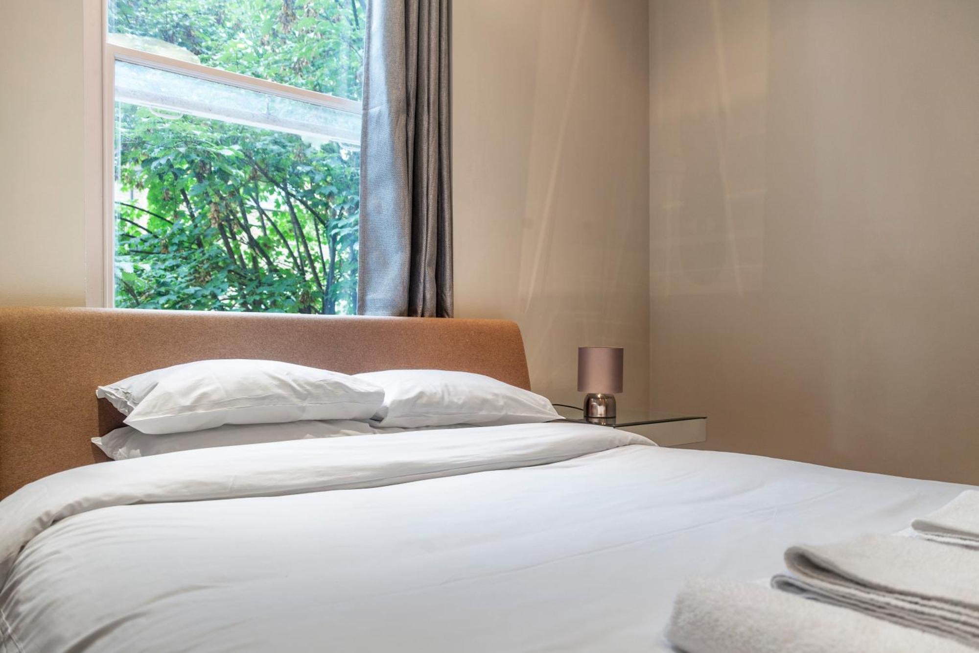 Bright & Modern 1bdr Flat Near Lakeside Road Apartamento Londres