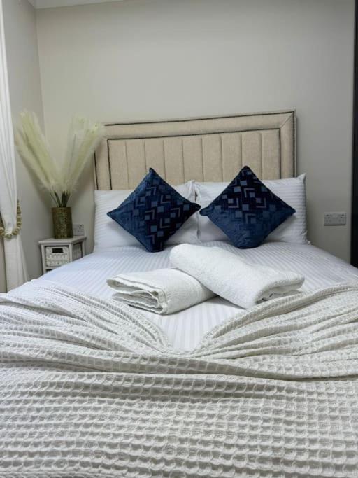 1 Bedroom Luxury Flat In Kensington *